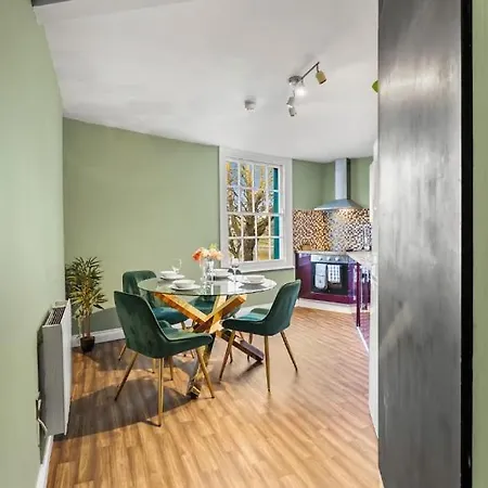 Harbourside Haven - Stylish For 8 * Bristol
