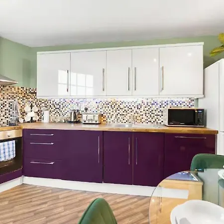 Harbourside Haven - Stylish For 8 *